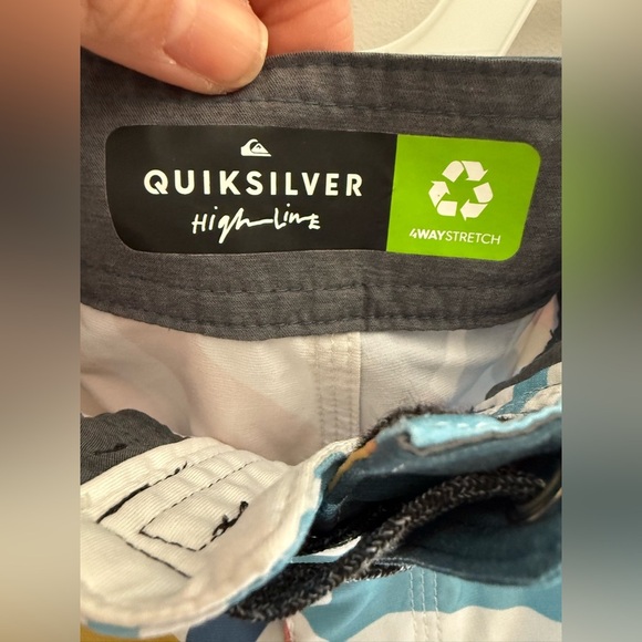 Quicksilver Mens Board Shorts SZ 32 High Line 4 Way Stretch Water Resistant - Picture 3 of 10